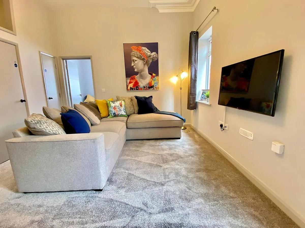 Seaside Haven: Beachfront Apartment with Modern Comforts Bournemouth
