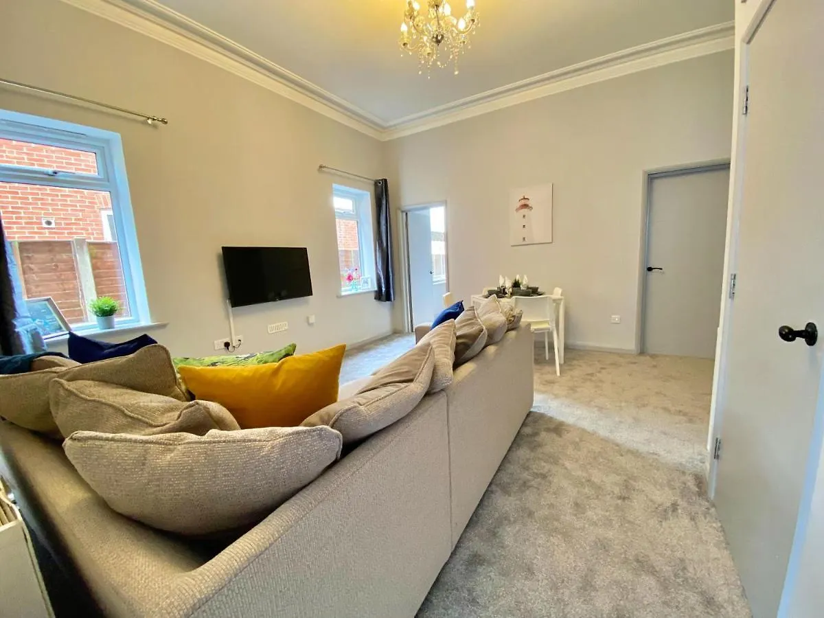 Seaside Haven: Beachfront Apartment with Modern Comforts Bournemouth United Kingdom