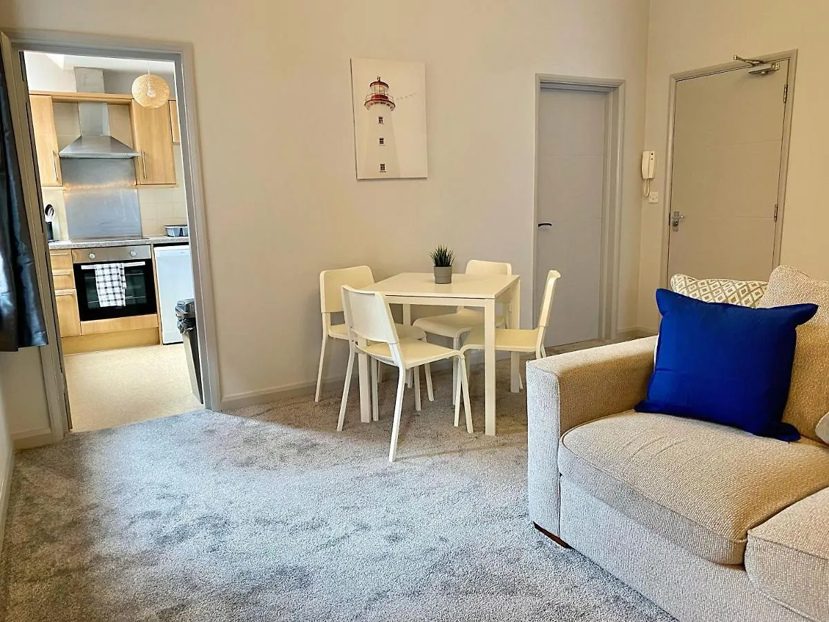 Seaside Haven: Beachfront Apartment with Modern Comforts Bournemouth