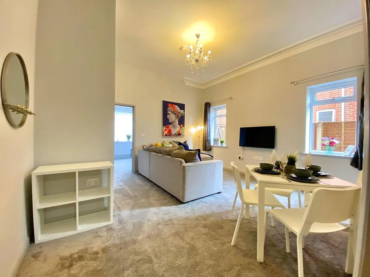 Seaside Haven: Beachfront Apartment with Modern Comforts Bournemouth United Kingdom