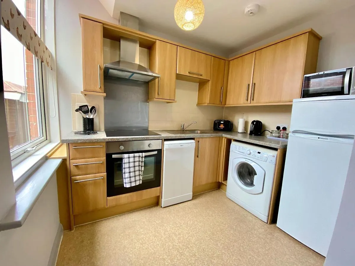 Seaside Haven: Beachfront Apartment with Modern Comforts Bournemouth